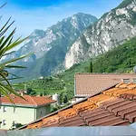 Charming Loft - Hot Tub & Free Parking