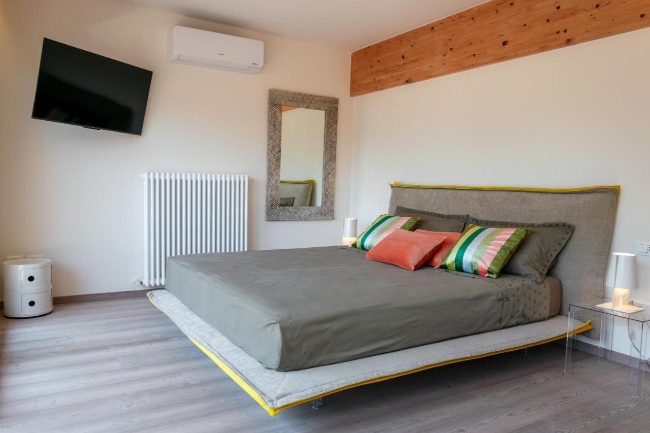 Charming Loft - Hot Tub & Free Parking Affittacamere *