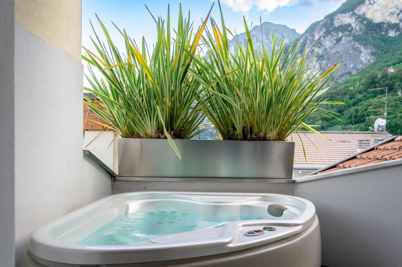 Charming Loft - Hot Tub & Free Parking Affittacamere *