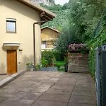 Charming Loft - Private Hot Tub & Free Parking