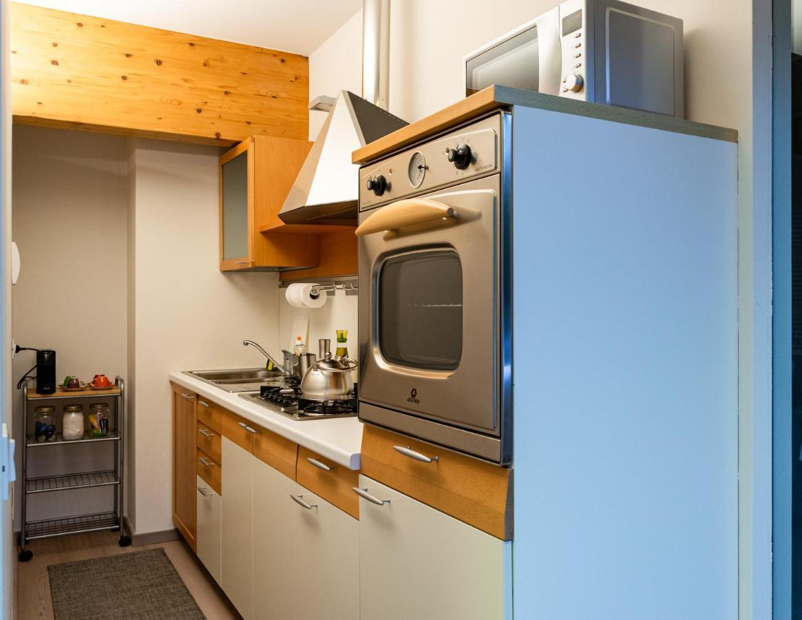 Charming Loft - Private Hot Tub & Free Parking *